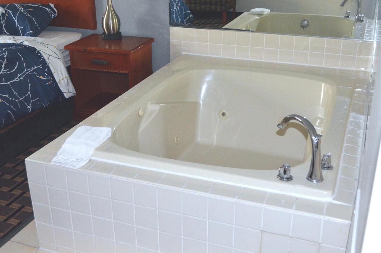 Americas Best Value Inn And Suites St. Cloud Saint Cloud Εξωτερικό φωτογραφία