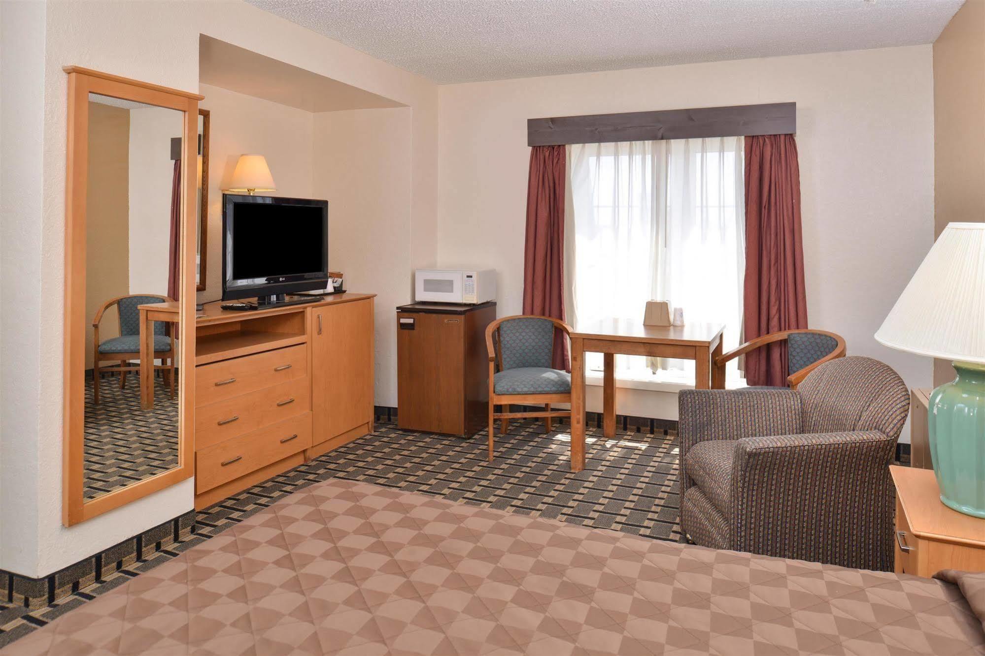 Americas Best Value Inn And Suites St. Cloud Saint Cloud Εξωτερικό φωτογραφία